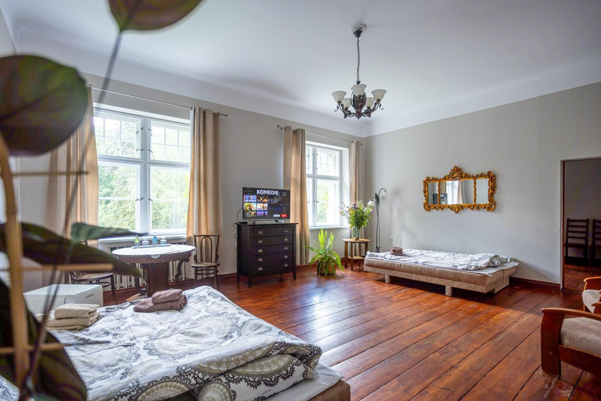Palac Mysliwski Orle Solutions Mirosławiec Esterno foto